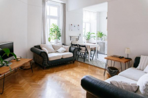 Comfortable & Spacious Lodz City Center Apartment